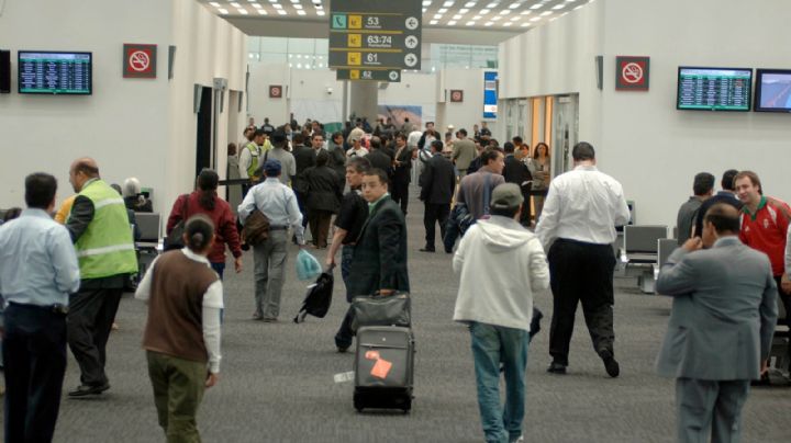 Acusan a Aeromar de abandonar a una menor de edad “como si fuera una maleta”