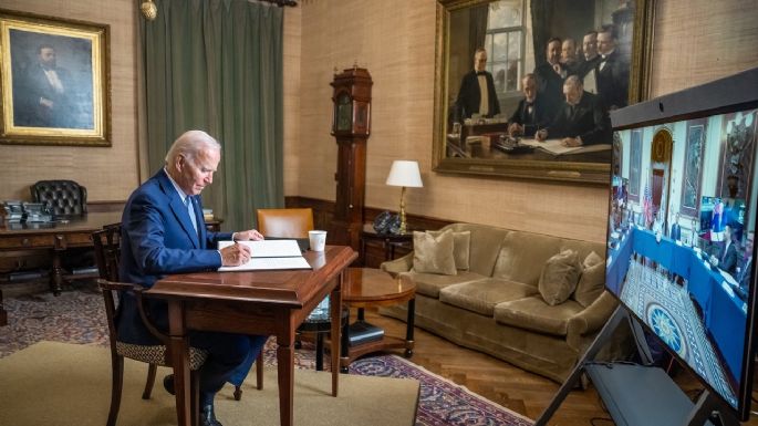 La Casa Blanca informa que Biden sigue mejorando pero vuelve a dar positivo a covid-19