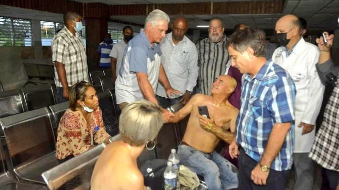 Díaz-Canel pide evaluar el impacto medioambiental del incendio en Matanzas, Cuba