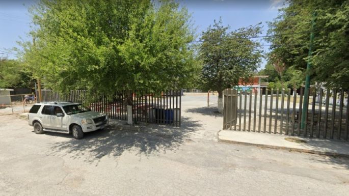 Hallan frente a una secundaria los restos de dos guardias de una prisión de NL