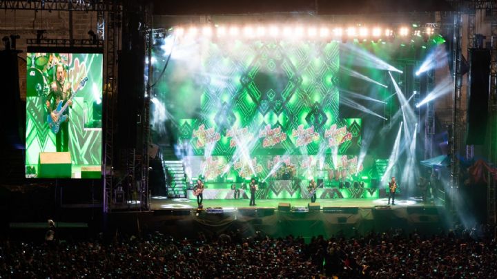 Más de 140 mil personas cantaron con Los Tigres del Norte en el Zócalo