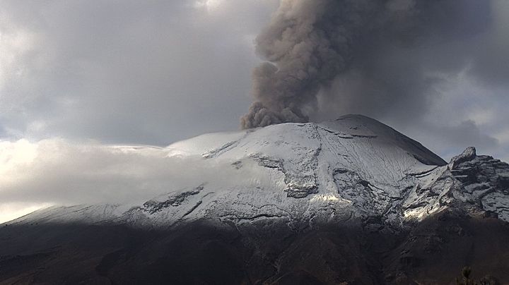 Puebla suspende clases en 40 municipios ante incremento de actividad volcánica del Popocatépetl