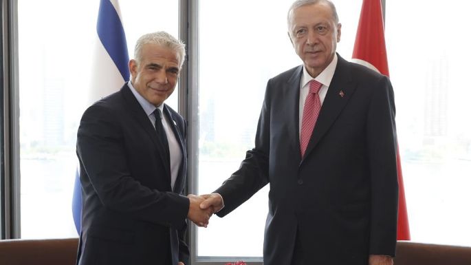 Excepcional reunión de premier israelí con presidente turco
