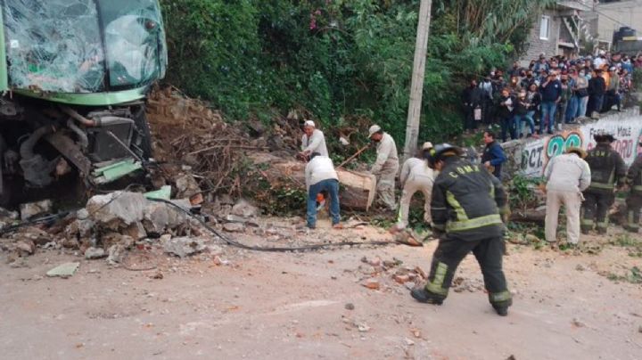 Aparatoso accidente de un autobús en la México-Cuernavaca deja 37 heridos
