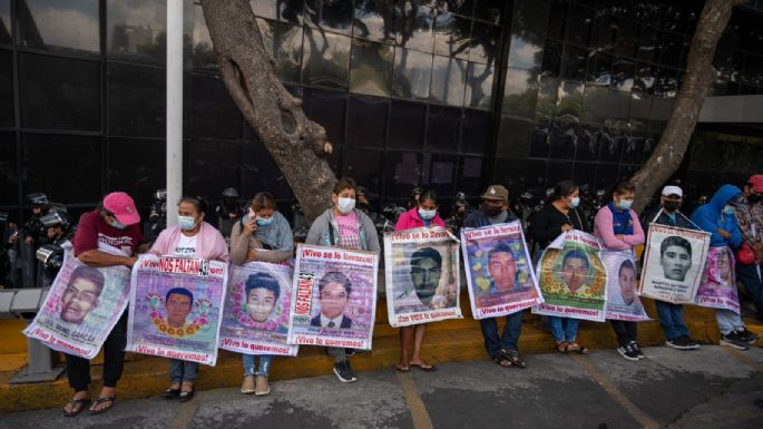 Batres pide que manifestaciones por desaparición de 43 normalistas de Ayotzinapa sean pacíficas