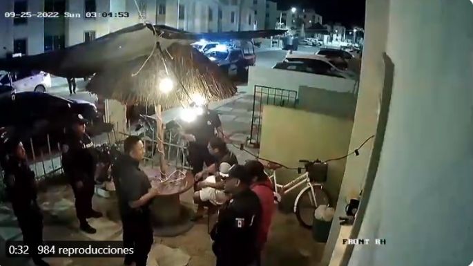 Policías municipales de Tulum irrumpen en vivienda y golpean a un hombre (Video)