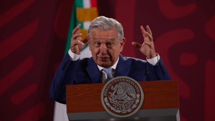 "Nos va a pedir muchísimo dinero": AMLO excluye al INE de la consulta en enero sobre el Ejército