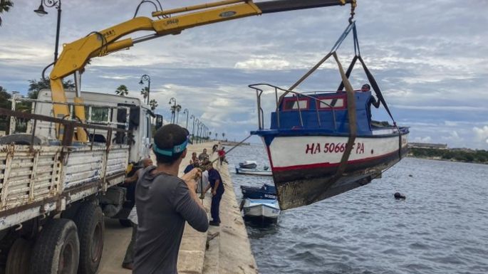 Ian llega a Cuba; Florida se prepara para huracán nivel 4