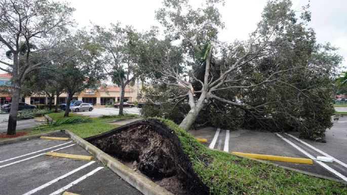 Ian inunda el suroeste de Florida; hay gente atrapada (videos)