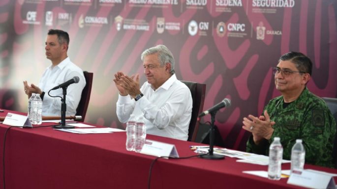 AMLO reconoce a la Sedena y la Semar por su apoyo tras el huracán “Agatha”