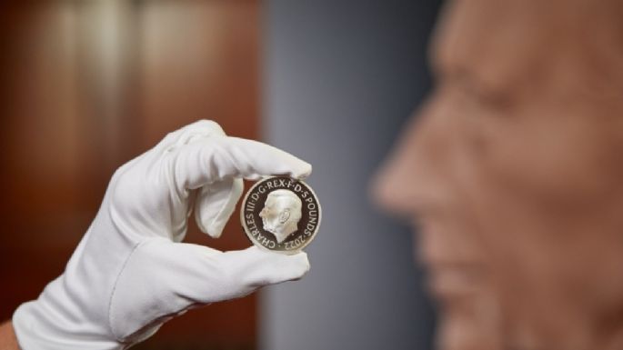 Reino Unido presenta la primera moneda con la imagen del rey Carlos III