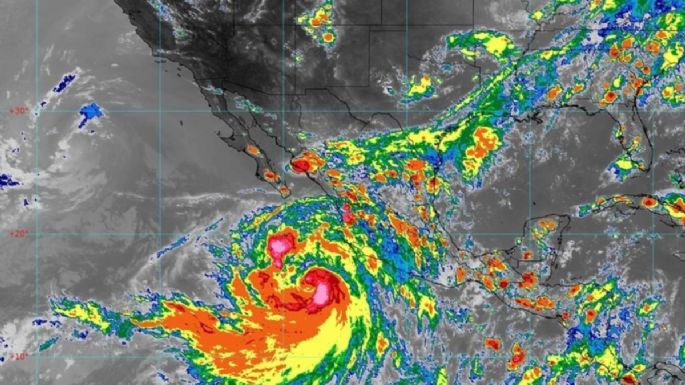 “Kay” se intensifica a huracán categoría uno; prevén lluvias torrenciales en estos 4 estados