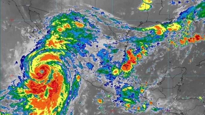 El huracán "Kay" sube a categoría 2 y provocará lluvias intensas en Baja California Sur