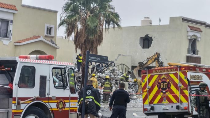 Dos policías mueren en explosión de una vivienda en Saltillo; dos más están bajo los escombros