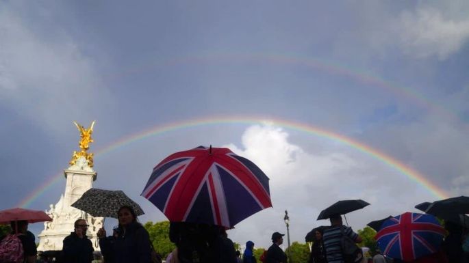 Doble arcoíris aparece frente al Palacio de Buckingham antes de la muerte de la reina Isabel II