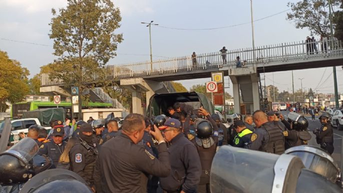 Denuncian detención de jóvenes por protestar en la estación Tasqueña del Metro (Videos)