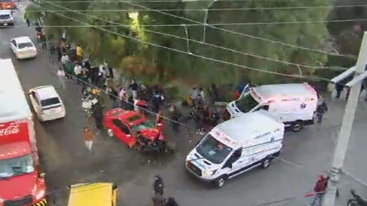 Microbús cae a un barranco en Naucalpan tras chocar con dos autos; hay tres muertos y 35 lesionados