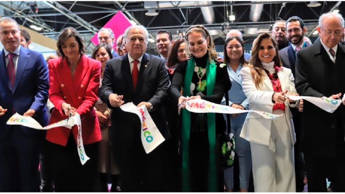 Desairan reyes de España stand de México en la Feria de Turismo de Madrid