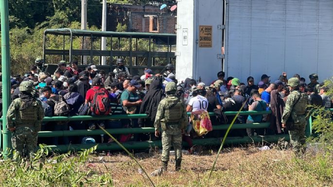 Interceptan un tráiler con 269 migrantes ocultos en Chiapa de Corzo