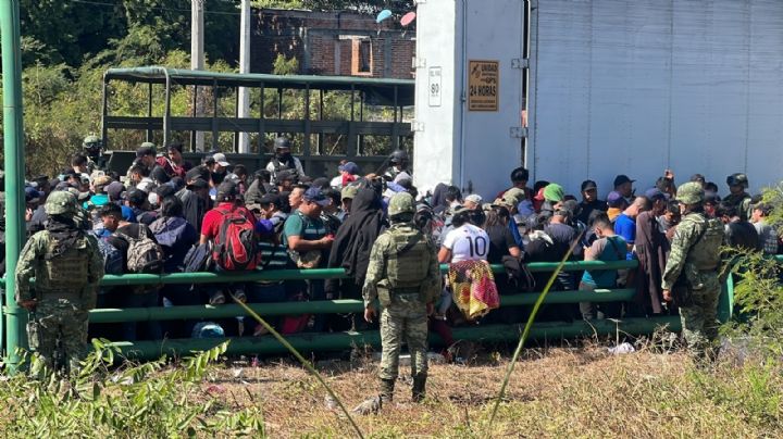 Interceptan un tráiler con 269 migrantes ocultos en Chiapa de Corzo