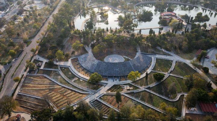 AMLO inaugura la Calzada Flotante y el Centro de Cultura en Chapultepec