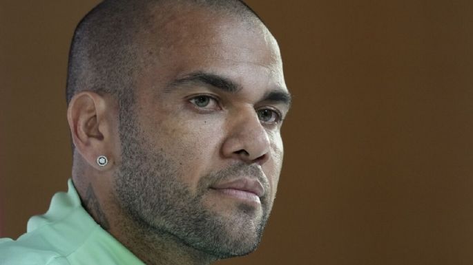 Alves paga la fianza y seguirá el proceso de apelación de su sentencia fuera de prisión