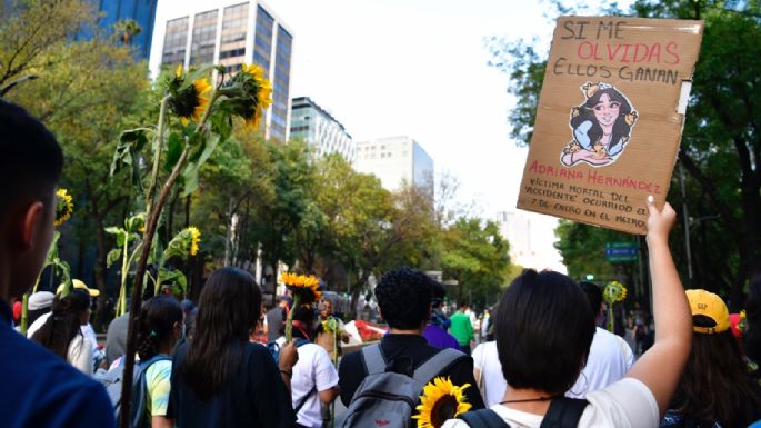 Marchan contra la militarización del Metro y por las víctimas del choque en la Línea 3