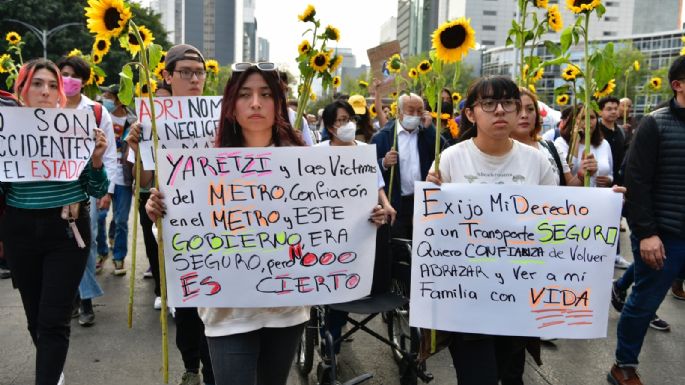 Marchan contra la militarización del Metro y por las víctimas del choque en la Línea 3