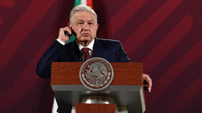 AMLO condena que el Ejército irrumpiera con tanques en la universidad de Perú