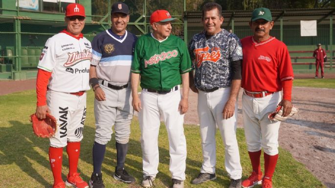 AMLO presume empate en partido de beisbol; equipo del IMSS metió "cachirules", acusa