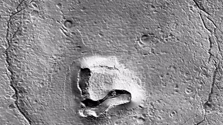La cara de un oso en la superficie de Marte