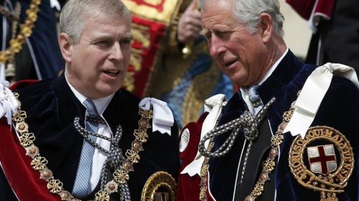 El rey Carlos III echa del Palacio de Buckingham al príncipe Andrés, duque de York