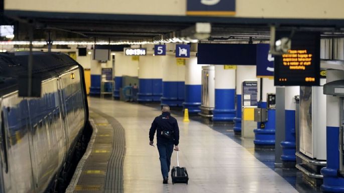 Inicia semana de huelgas de trenes en Gran Bretaña