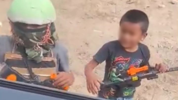 “Pura Mayiza viejón”, dicen niños que juegan a montar un retén del narco (Video)