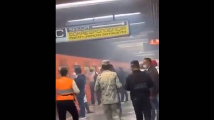 Humo en un tren, retrasos y saturación en cuatro líneas del Metro en el inicio de semana (Videos)