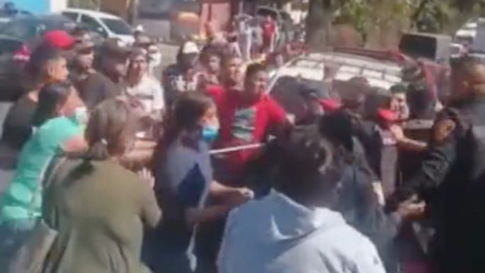 Lia Limón y Martí Batres se acusan mutuamente de violencia en un acto de Día de Reyes (Videos)