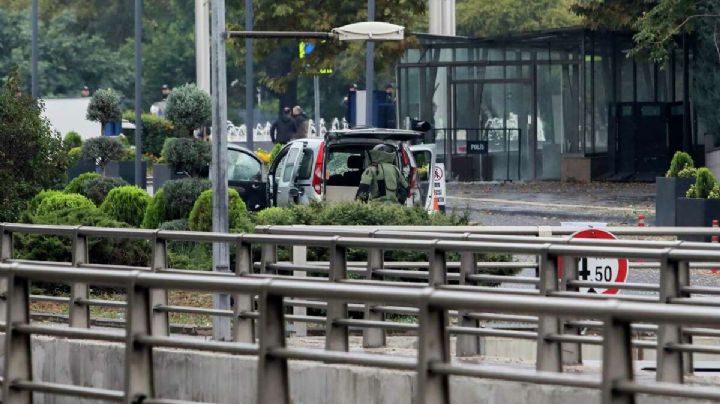Atacante suicida detona un explosivo en la capital turca y hiere a dos policías