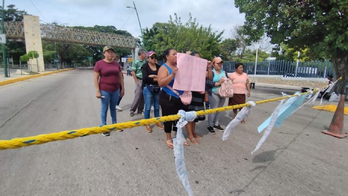 Exigen liberar a ocho policías retenidos por pobladores de Frontera Corozal por pérdida de confianza