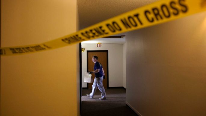 Crímenes violentos disminuyen casi a niveles previos a la pandemia: FBI