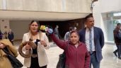 Morenistas protestan contra Xóchitl Gálvez con una serpiente y una rata de peluche (Video)