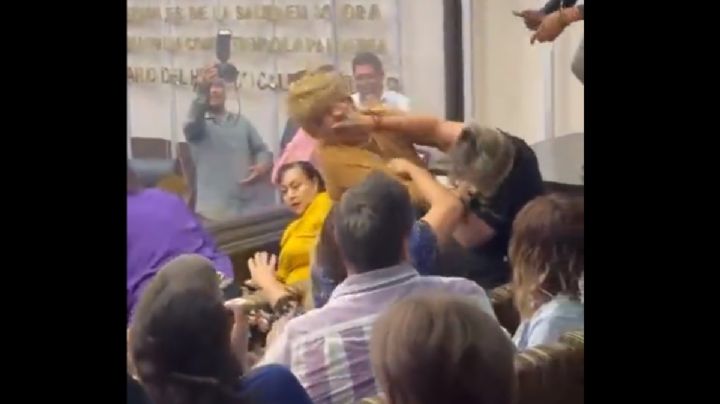 Reporteras se agarran a golpes en plena sesión del Congreso de Sonora (Video)
