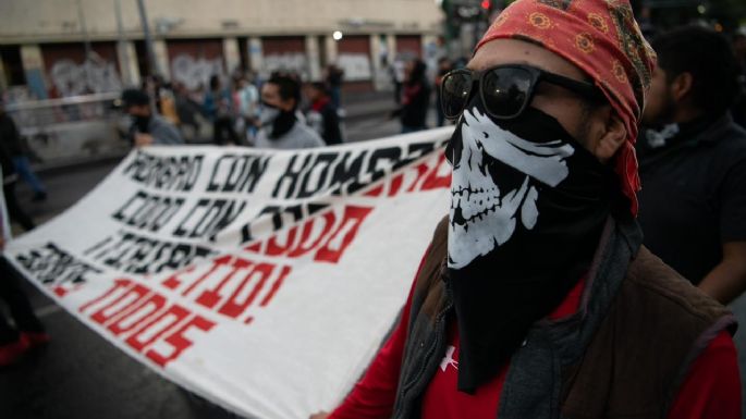 En la marcha del 2 de octubre surgen las consignas: "Harfuch genocida" y "Nos faltan 43"