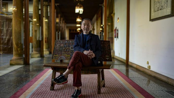 Para Haruki Murakami, leer ficción nos ayuda a "ver entre las mentiras" en un mundo dividido