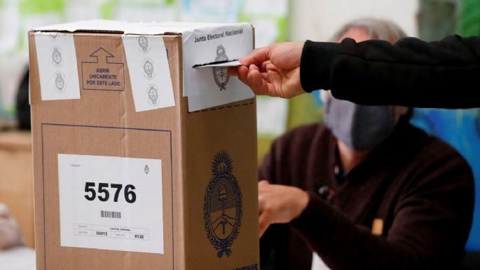 Argentina aguarda el conteo de elecciones presidenciales