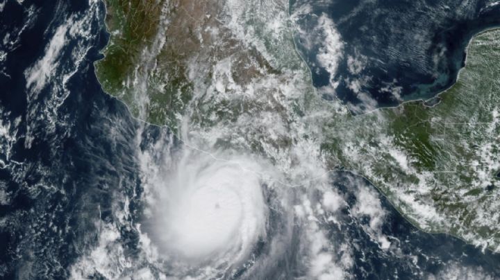 La tormenta tropical Otis se acerca a Acapulco como huracán