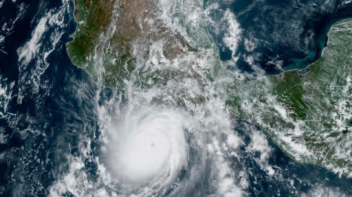 El huracán Otis se intensifica a categoría 5 y amenaza con golpear a Acapulco