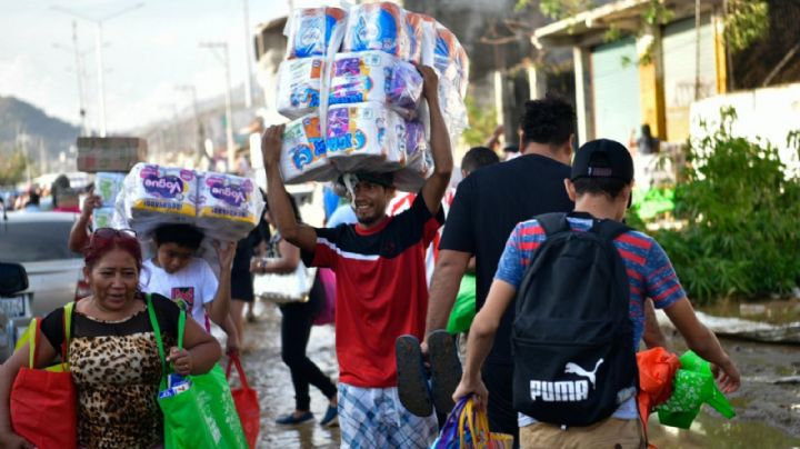 AMLO pide retenes en Acapulco para evitar robos tras el caos y destrucción que dejó Otis (Videos)