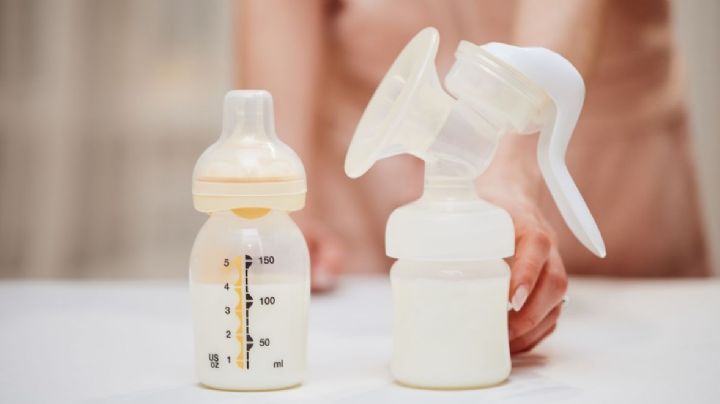 Pasajeros de avión podrán transportar leche materna aunque no lleven infantes