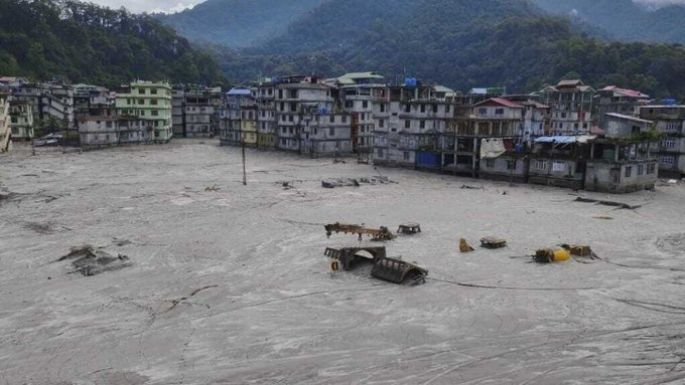 Se desborda lago glaciar en India; al menos 41 muertos