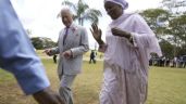 Carlos III visita un cementerio en Kenia tras expresar su "arrepentimiento" por violencia colonial